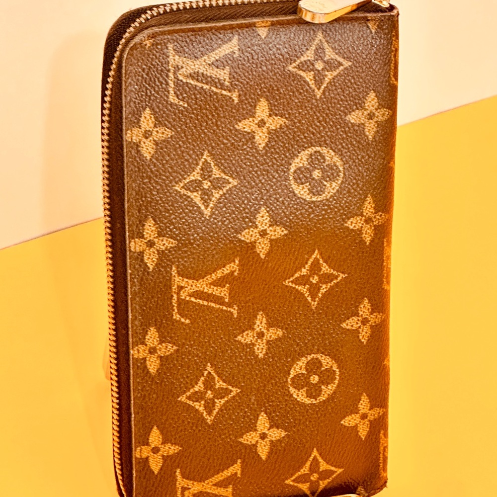 Louis Vuitton Classic Monogram Zipper Wallet Red interior - Picture 15 of 15